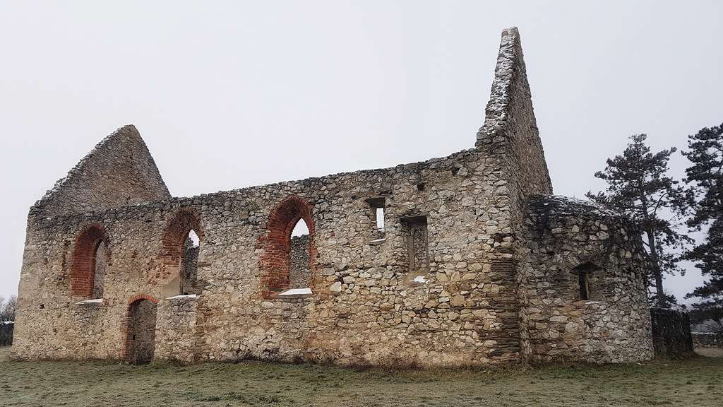 Romansky kostolik Haluzice