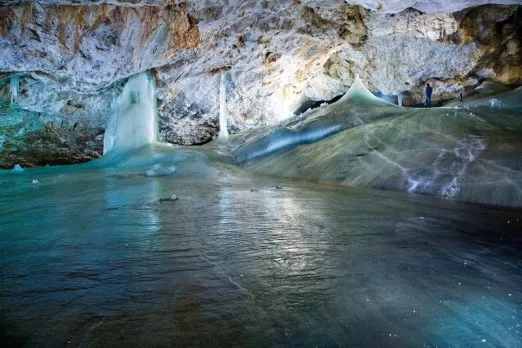 Prehliadka v Dobsinskej ladovej jaskyni