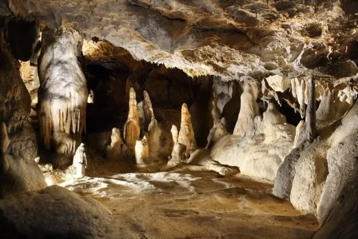 Prehliadka v Harmaneckej jaskyni
