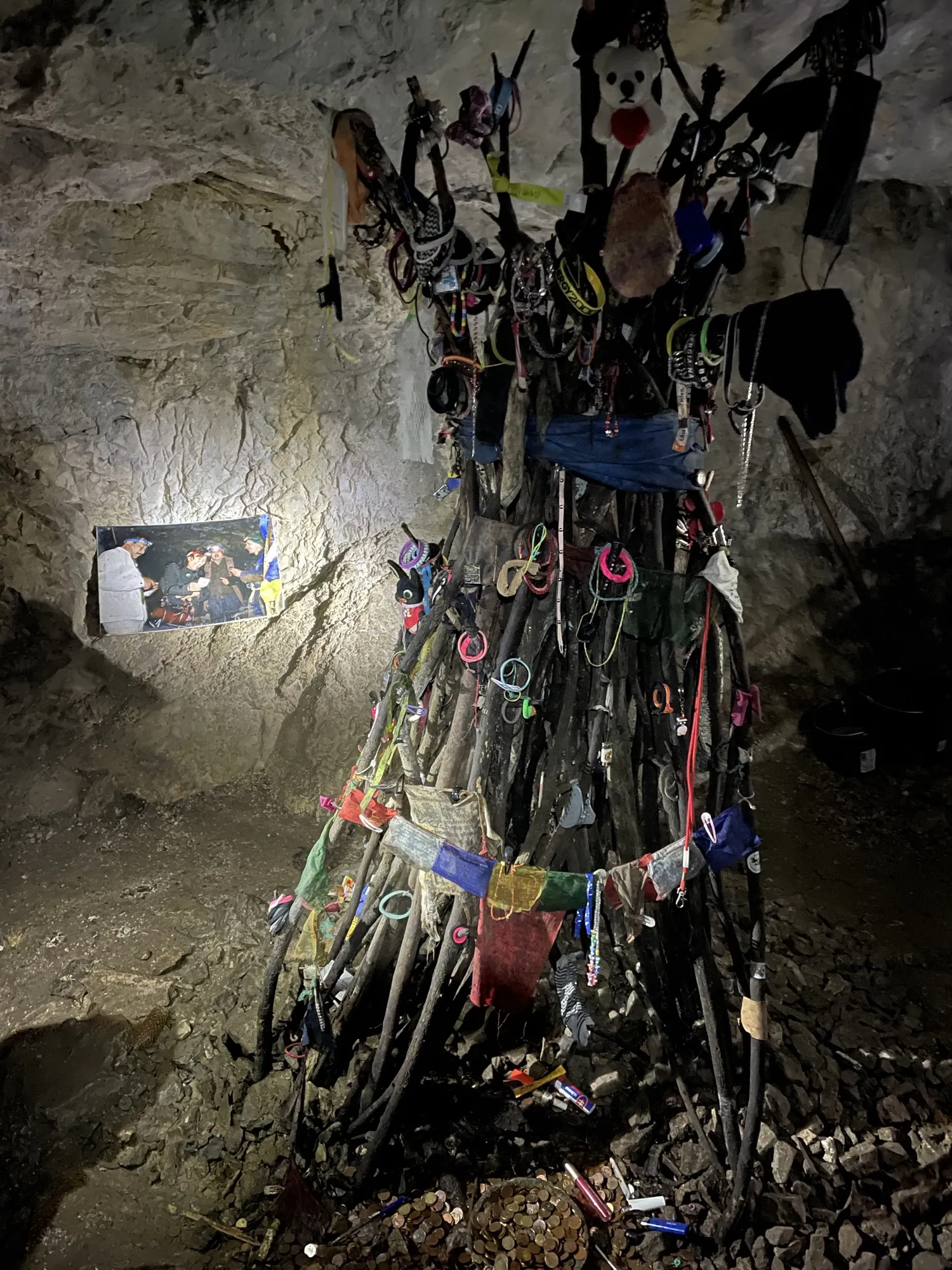 Šamanské miesto Obo v jaskyni (©miribord)