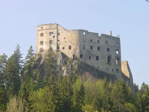 Zrucanina hradu Likava