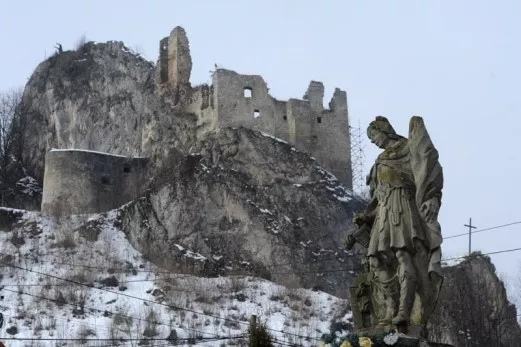 Zrucanina hradu Lednica