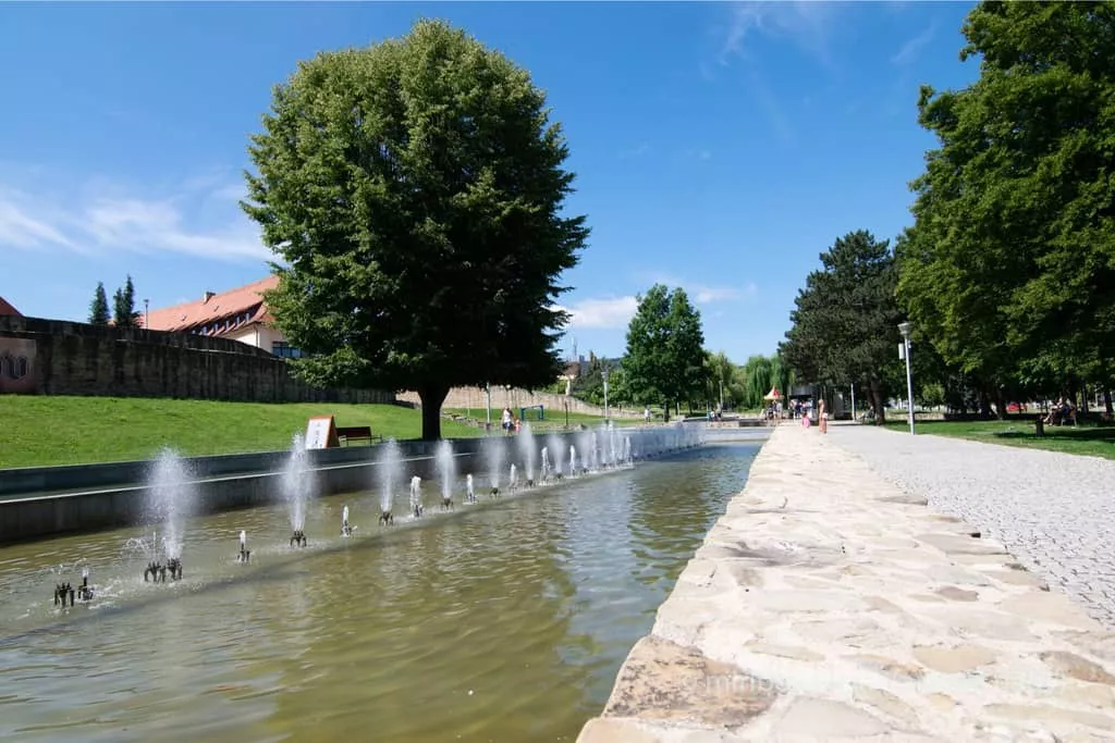 Promenadny park a Spievajuca fontana v Bardejove