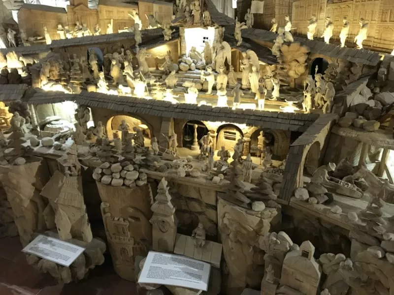 expozicia dreveneho pohybliveho betlehemu