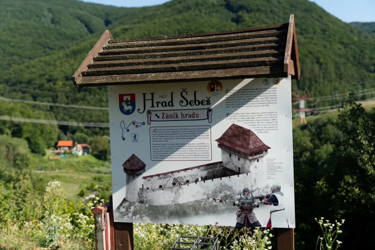 Hrad Šebeš informacna tabula