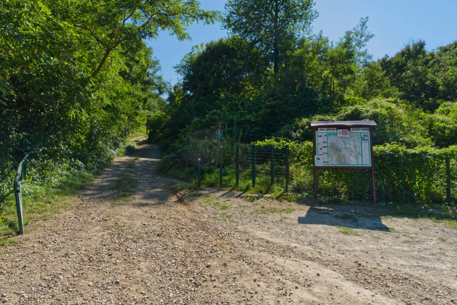 prirodna cesta ku hradu