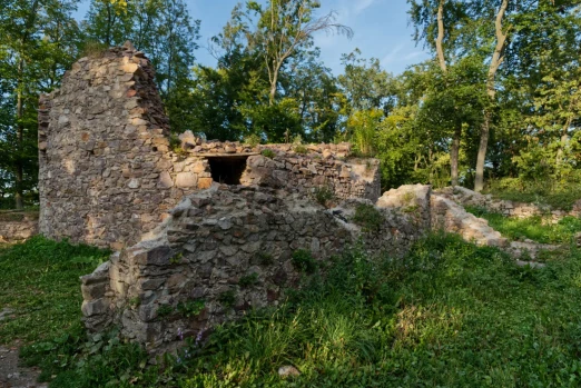 Obišovský hrad: nenáročná prechádzka na jednu z najstarších zrúcanín