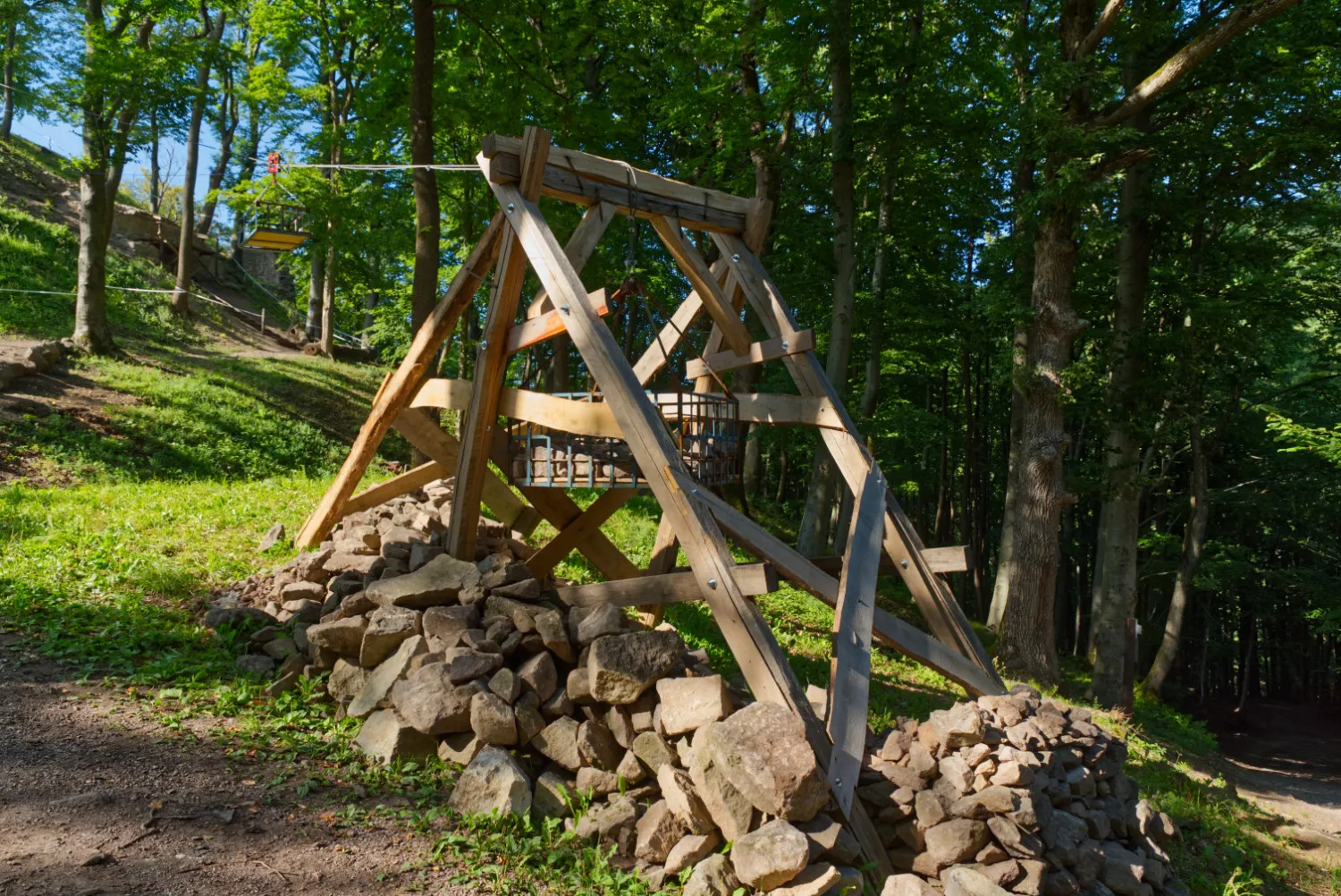 pomocne zariadenie pri rekonstrukcii, kladka smerom na hrad