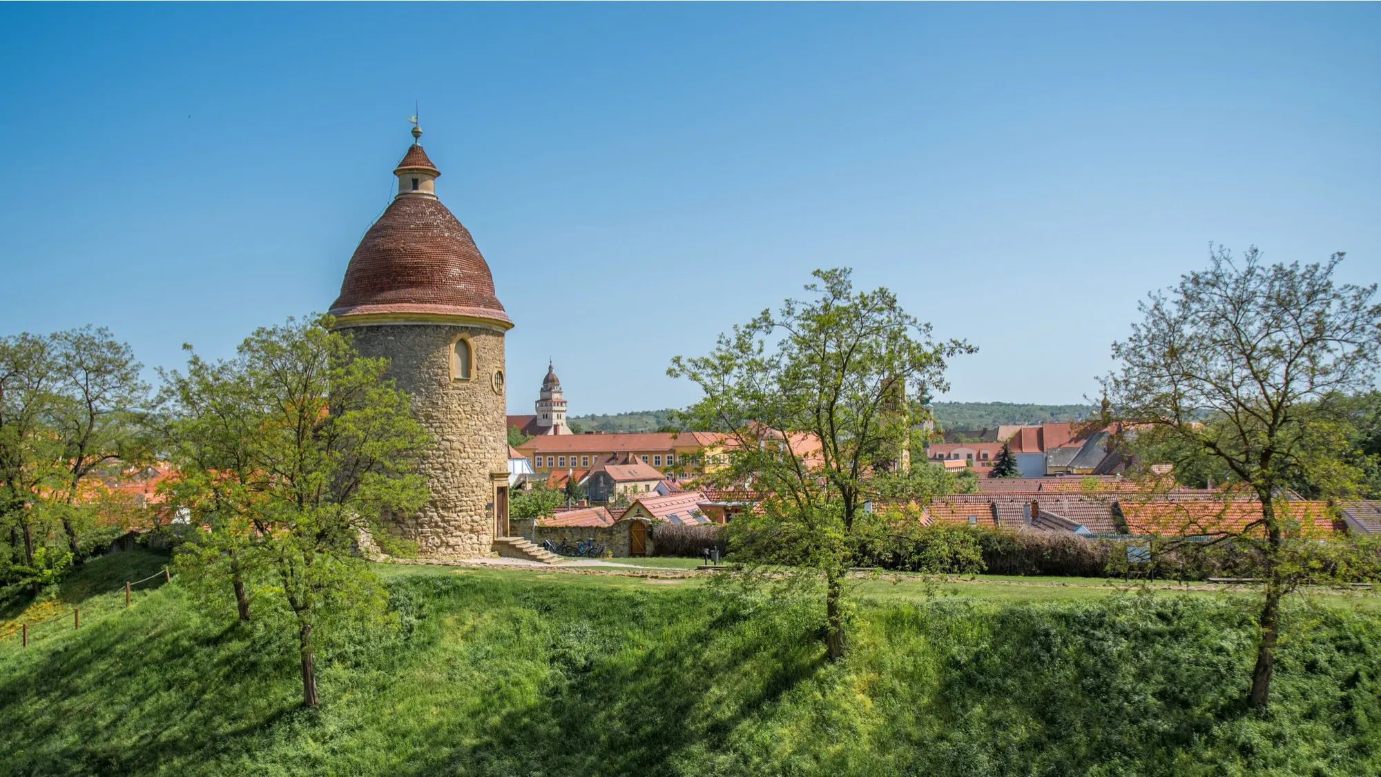 rotunda v Skalici v lete