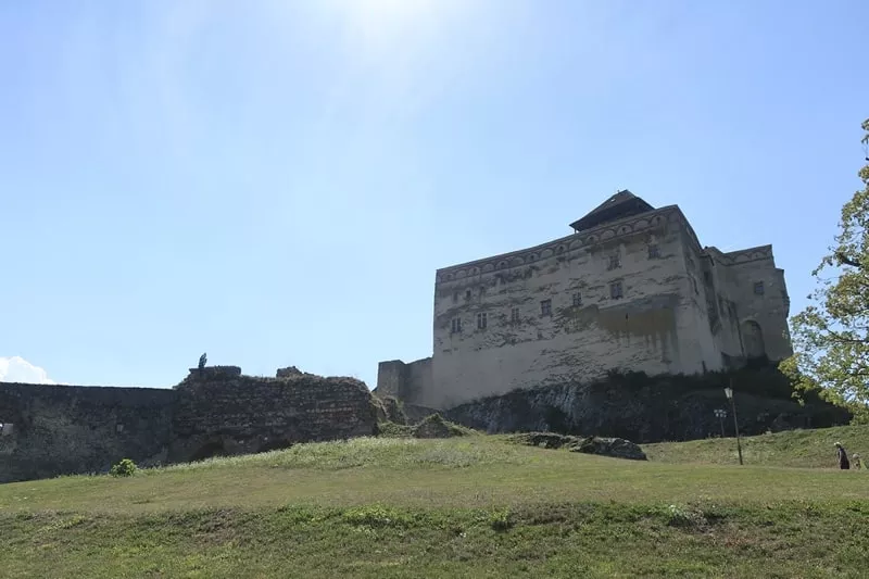 Areal Trencianskeho hradu
