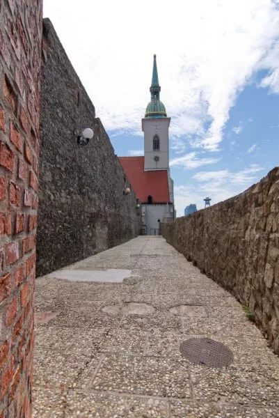 Mestske hradby Bratislava - ulicka