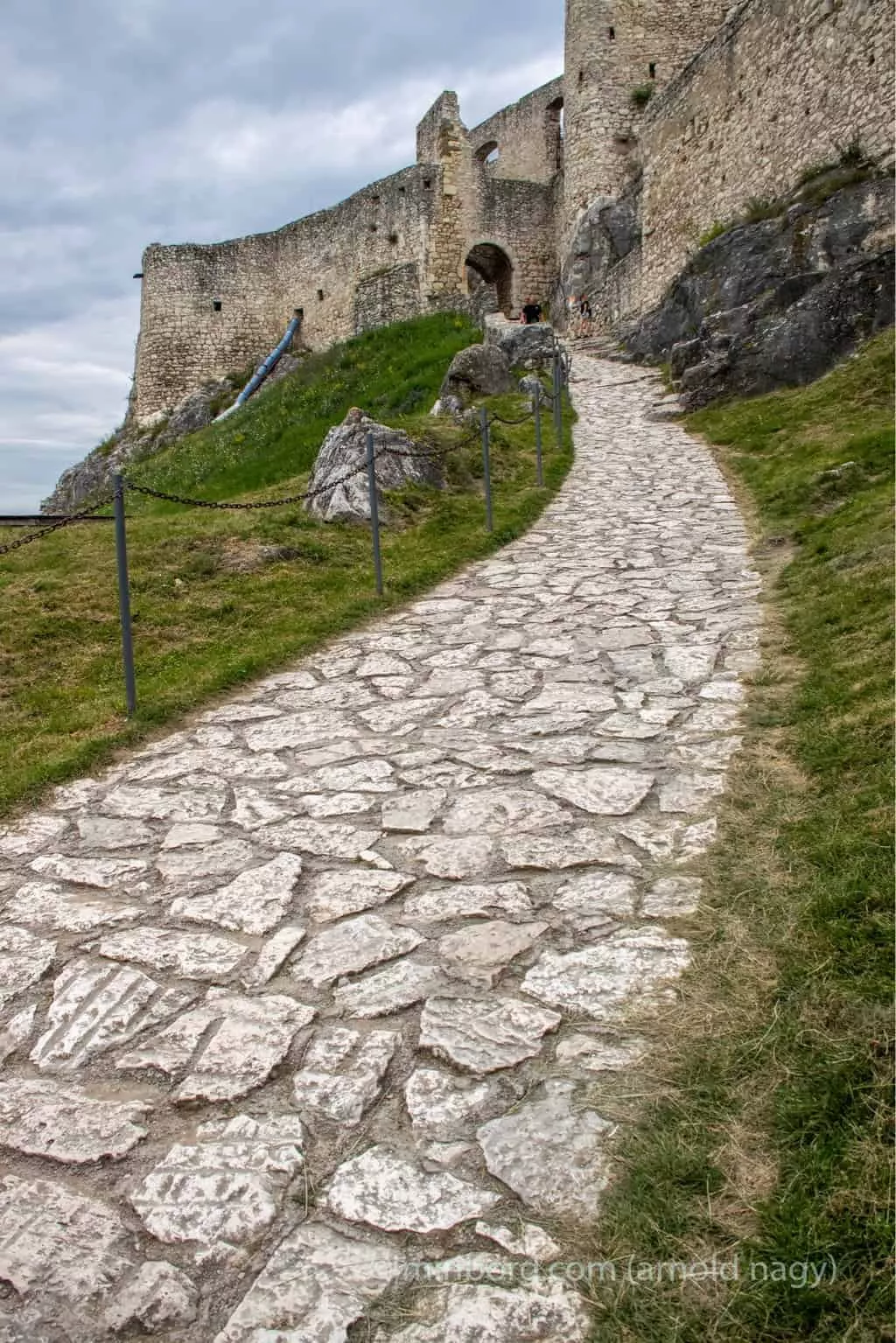 Cesta k hradu