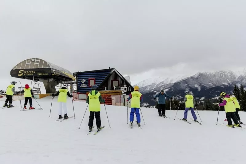 ski strachan lyziarska skola