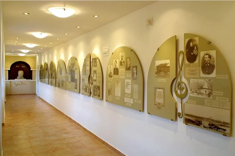 Zichyho palac - prehliadka pamatnej izby Franza Lehara