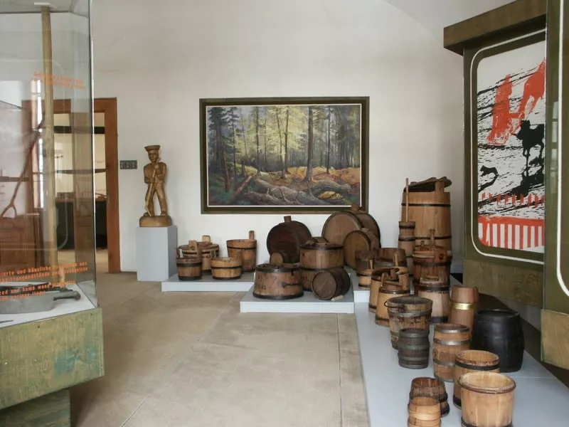 Narodopisna expozicia - drevene sudy, historicka expozicia na radnici