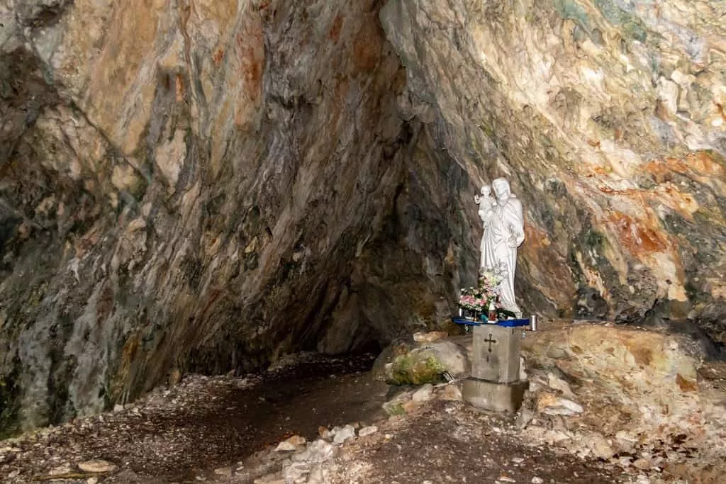Mojtinska jaskyna - socha v jaskyni