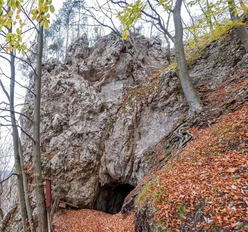 Mojtinska jaskyna - vchod do jaskyne