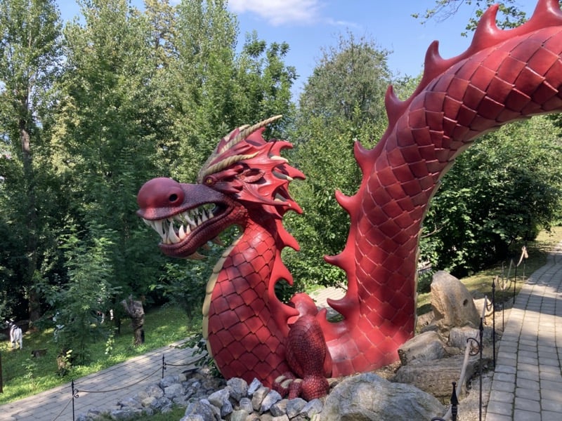 Rozpravkovy les - cerveny drak