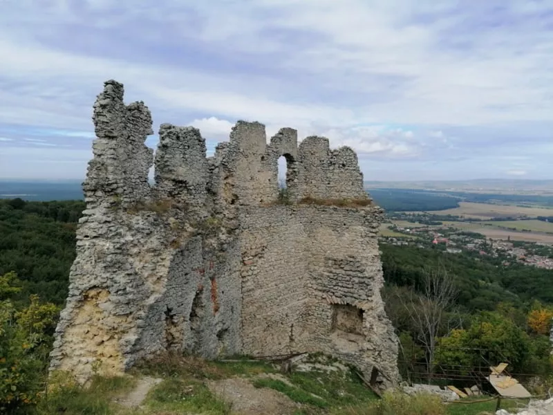 zrucanina hradu korlatka
