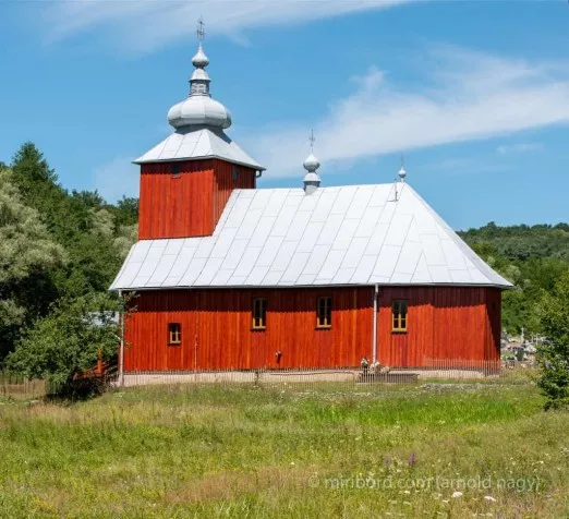 Budova dreveneho kostola v obci Hutka