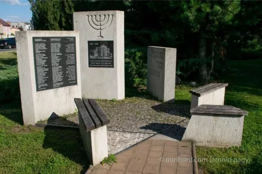 Pamatnik obetiam holokaustu