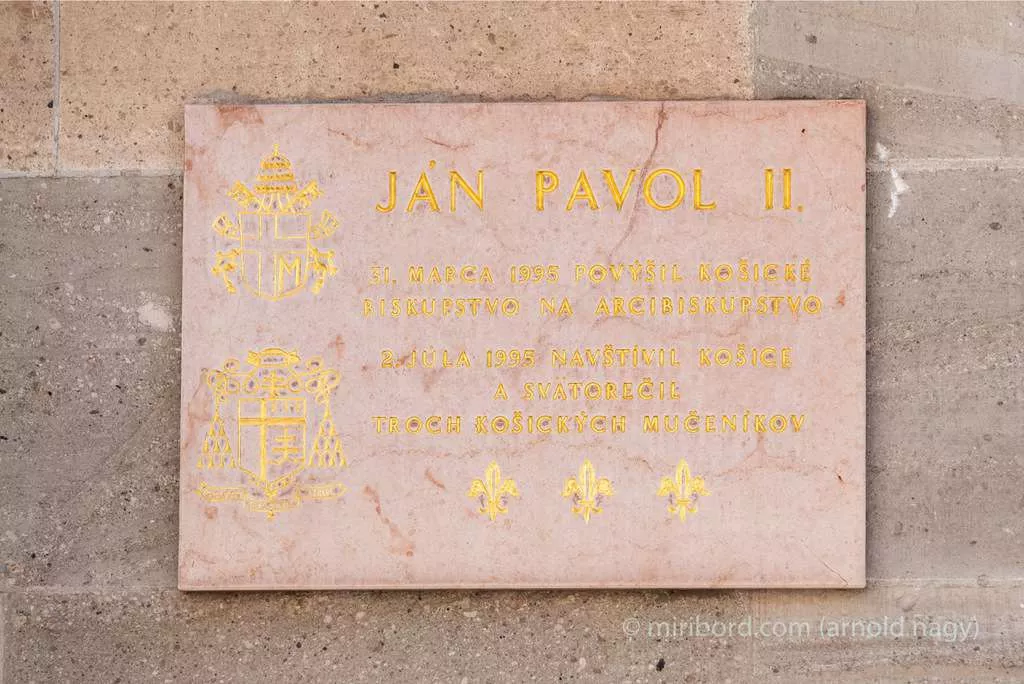 Pamatna tabula Jana Pavla II na Hlavnej ulici