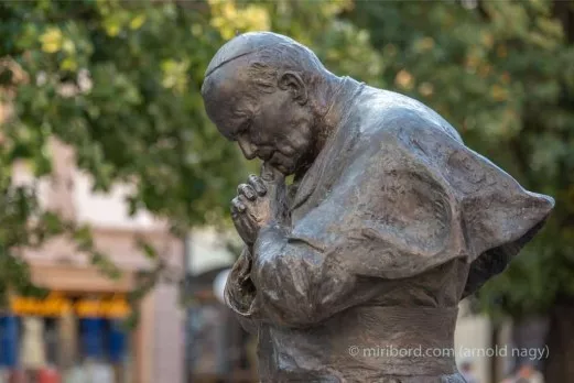 detail sochy Jana Pavla II