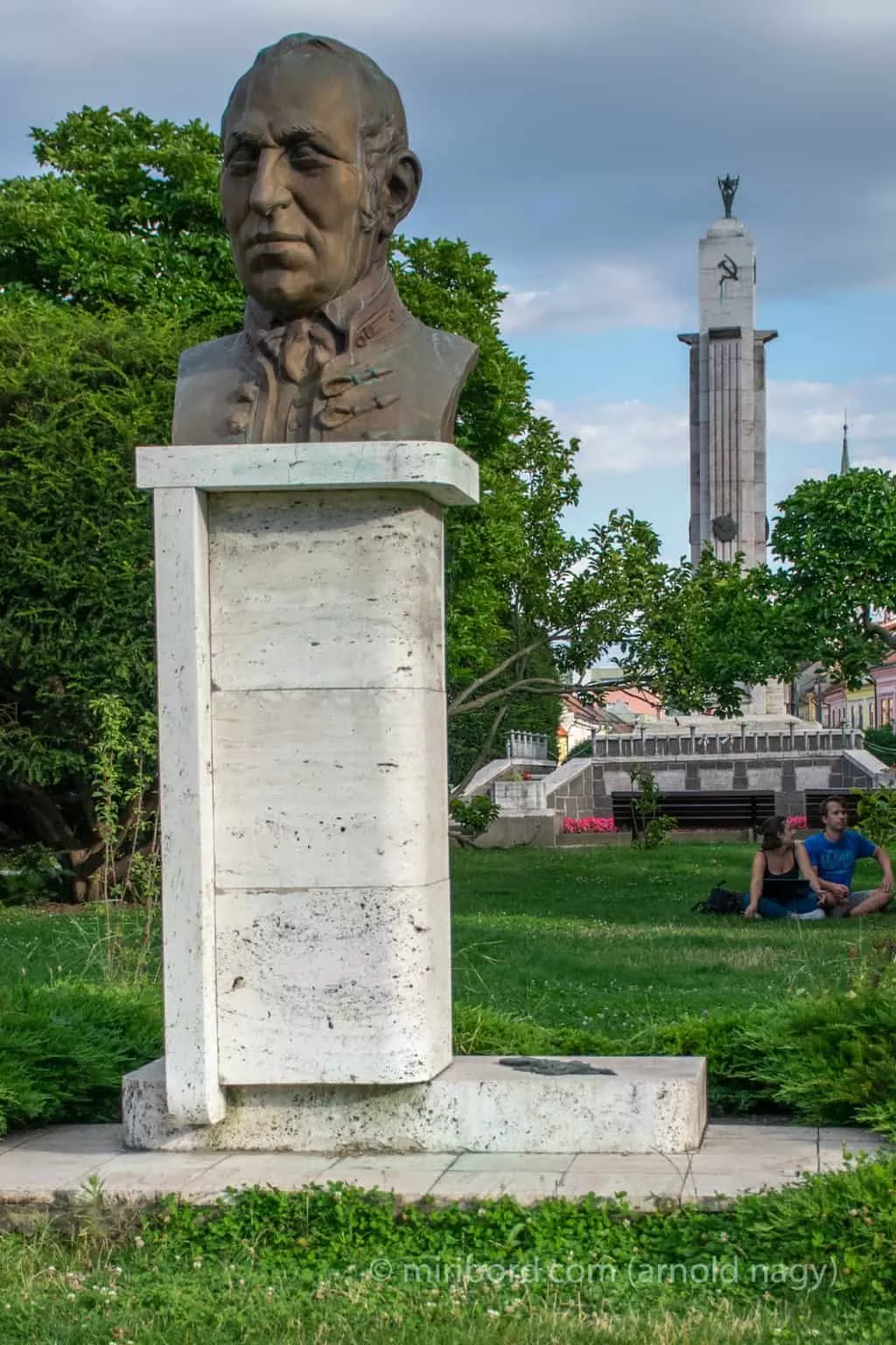 Park a Pamatnik Osloboditelom na namesti