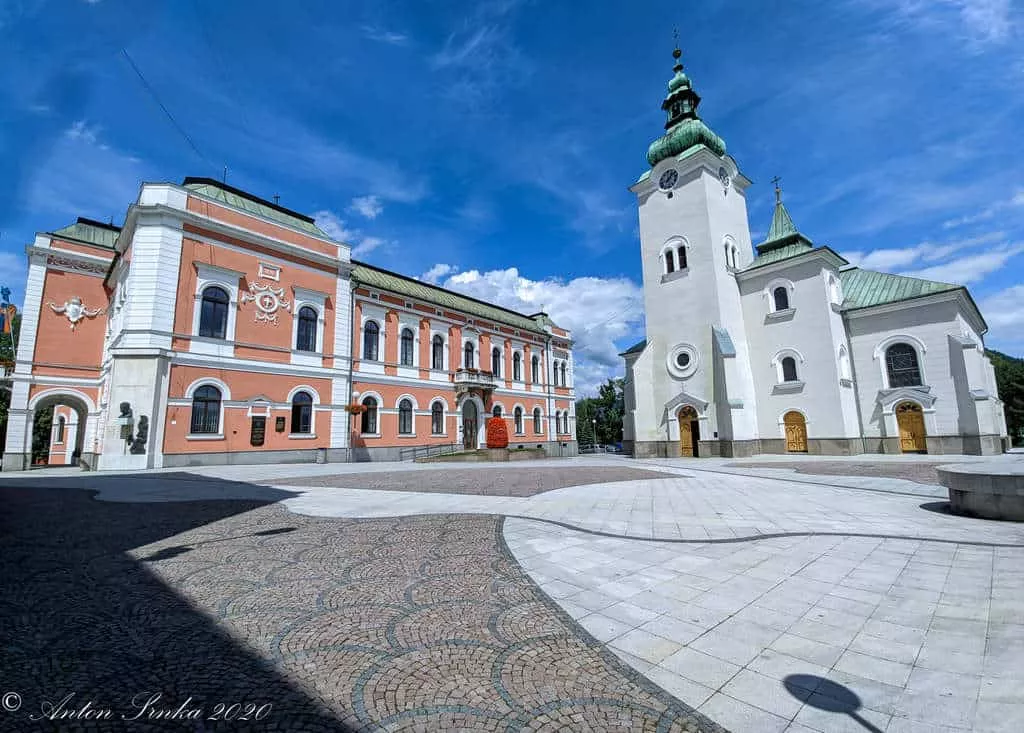 mestska radnica ruzomberok s namestim