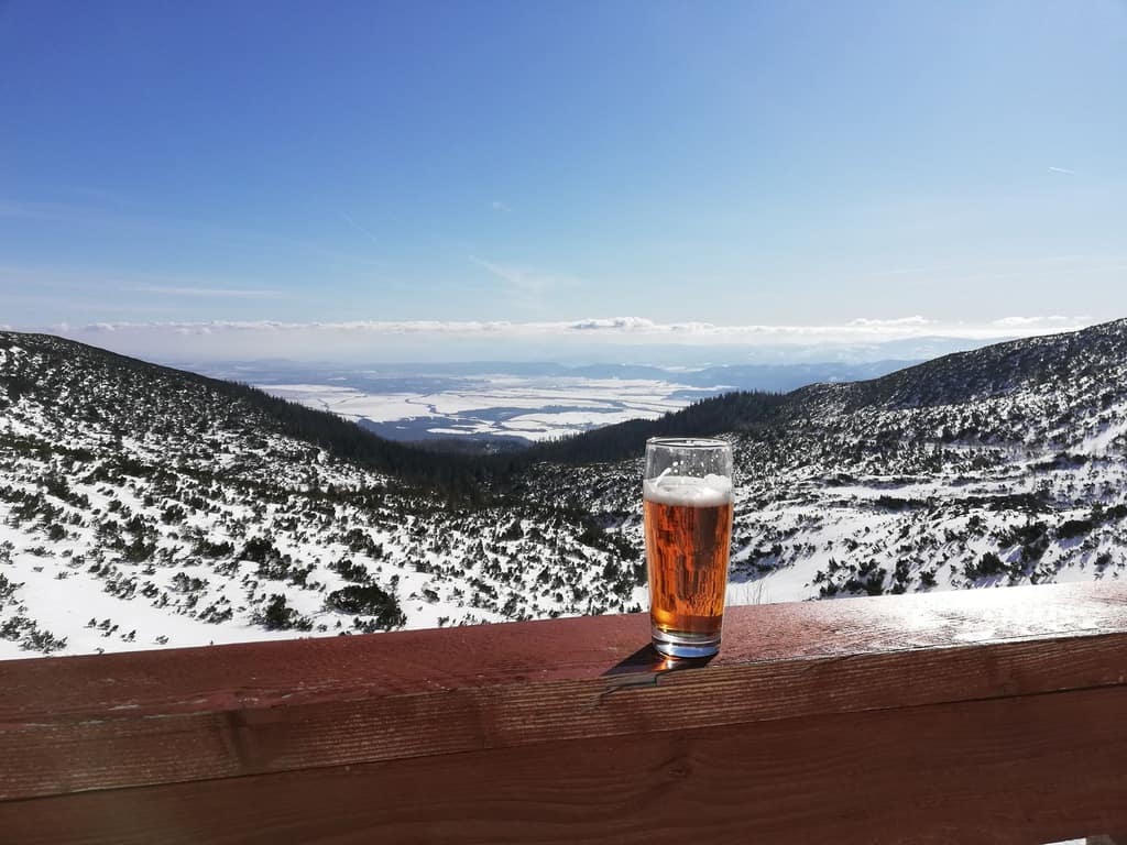 horsky hotel sliezsky dom - pivo na zabradli a vyhlad
