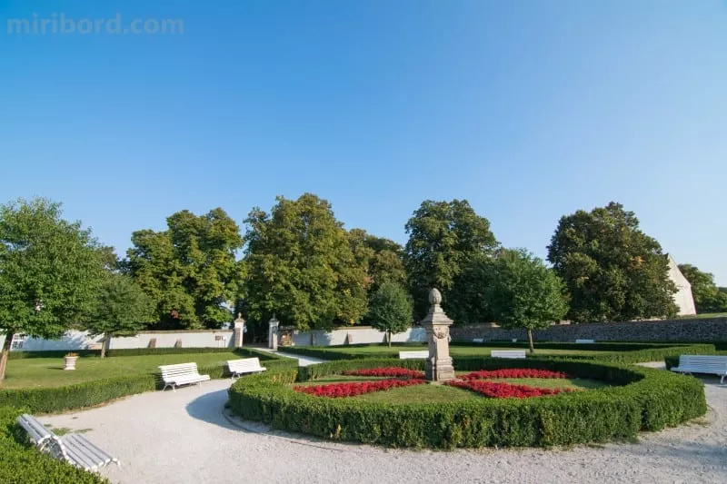 Zahrada a park na hrade Cerveny Kamen
