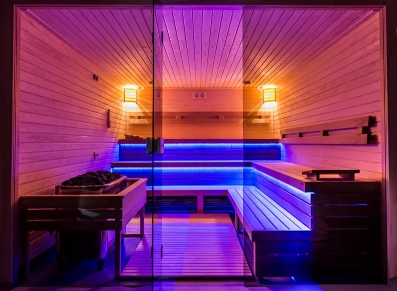 Finska sauna a farebne osvetlenie