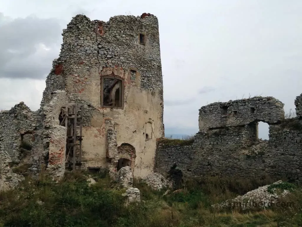 zrucanina hradu gymes