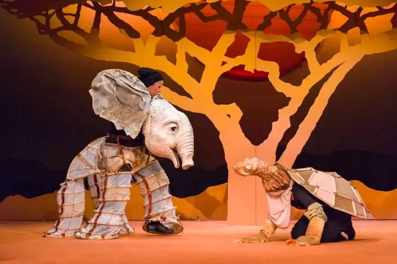 Detske predstavenie, kostym slona a korytnacky