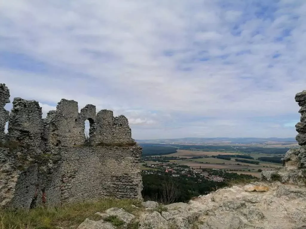 Hrad Korlatka - ruiny