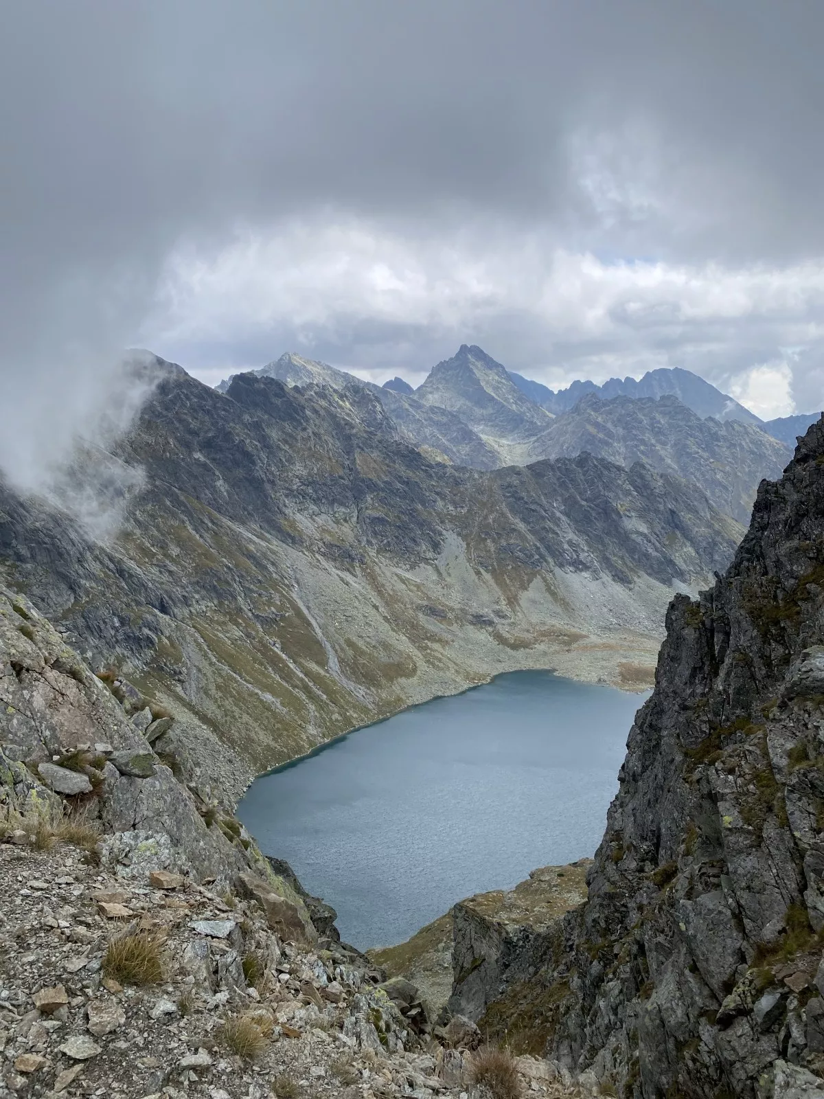 Pohlad na pleso z Koprovskeho stitu 