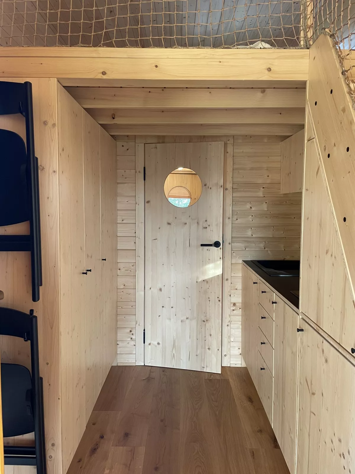 kiva cabins netradicne ubytovanie interier