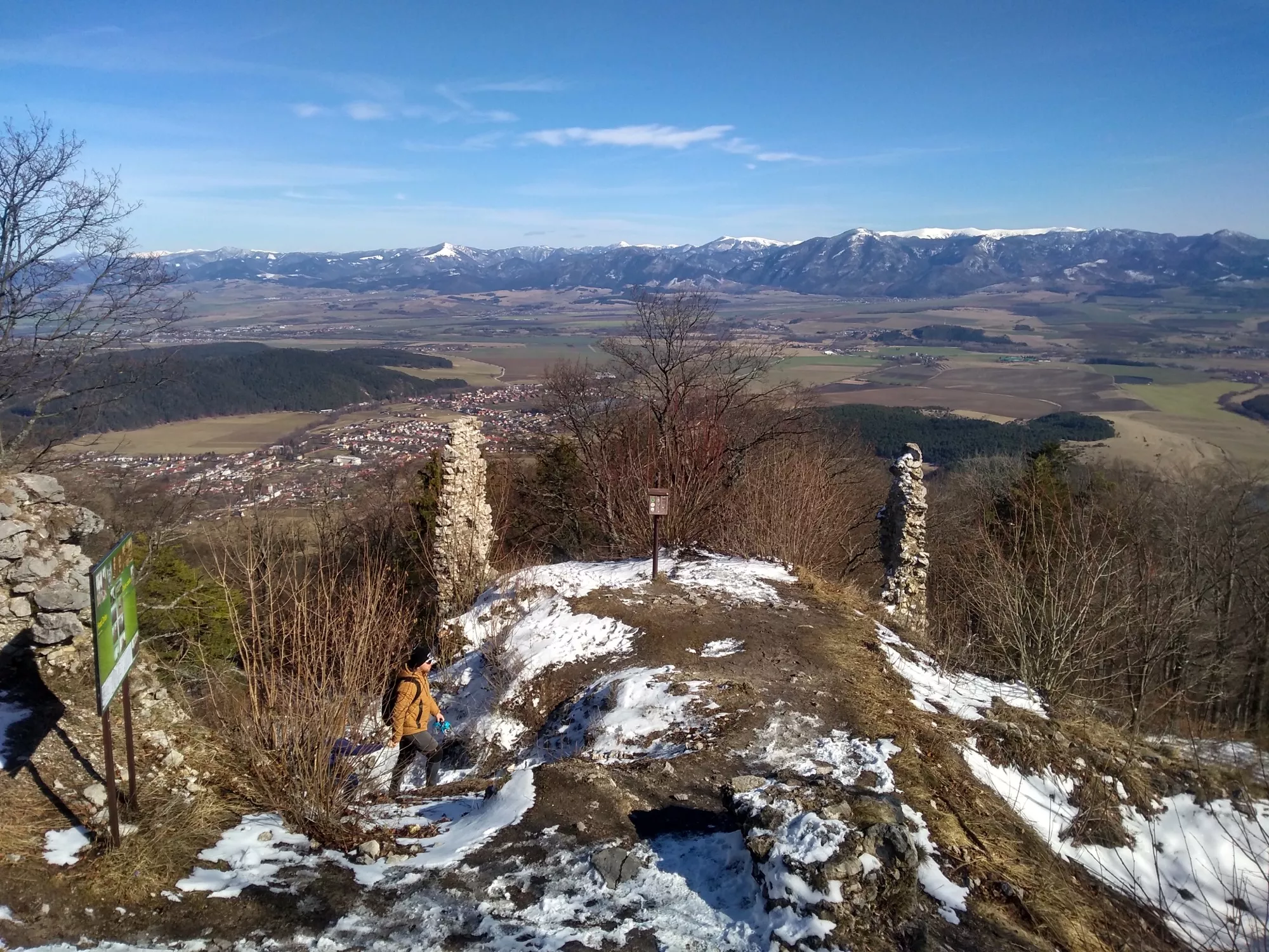Výhľad z hradu Zniev