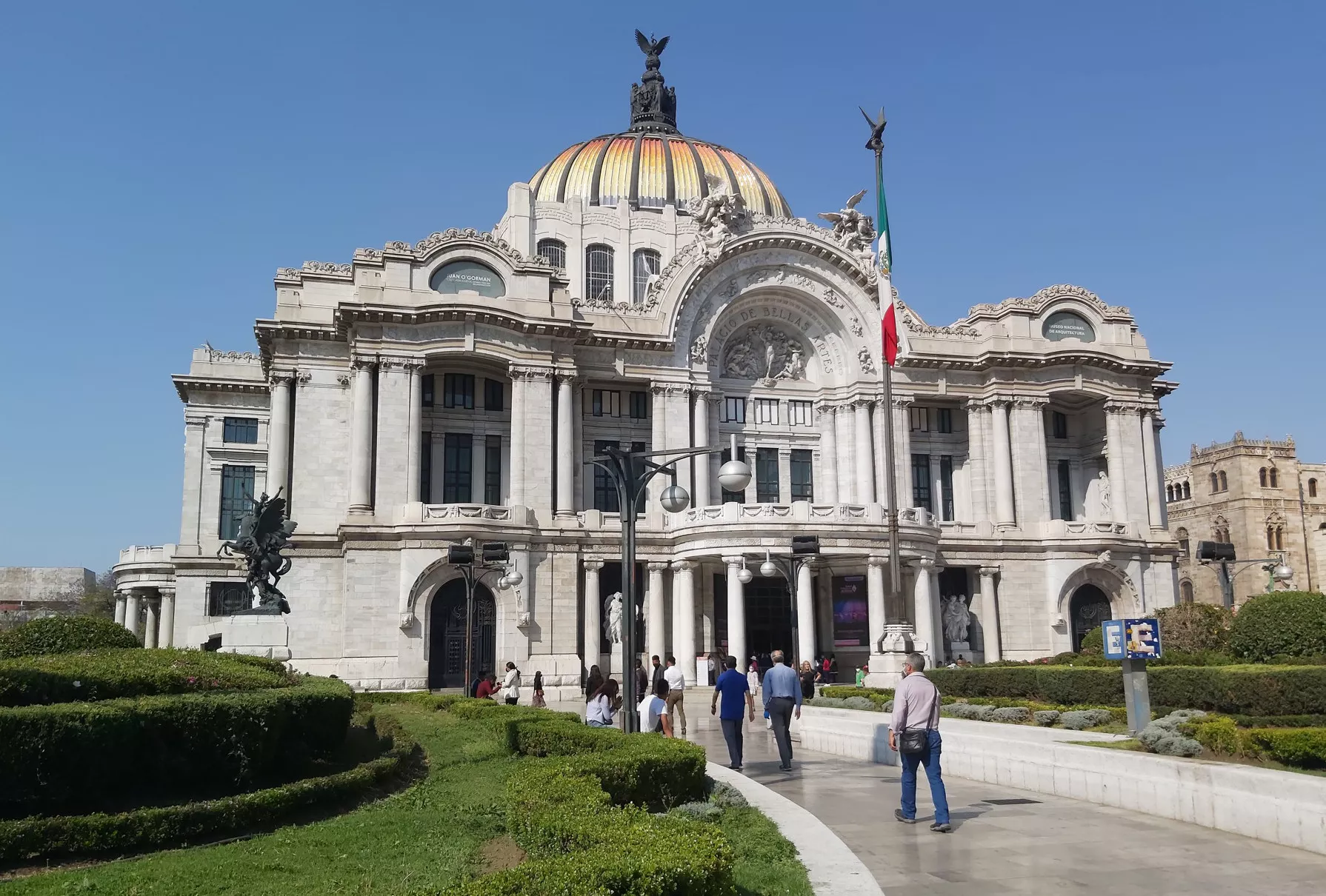 Mexico City - Palatio de Belas Artes vchod