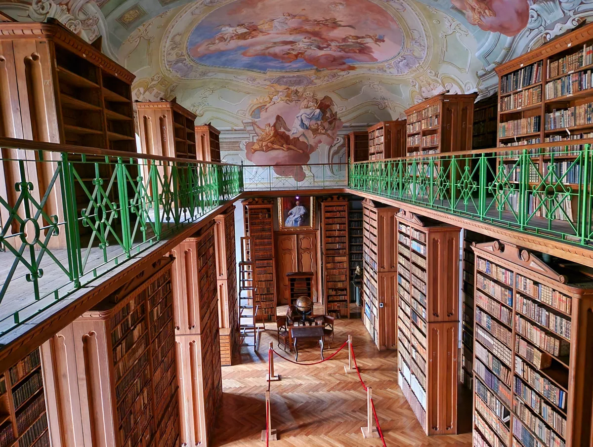 horné poschodie knižnice