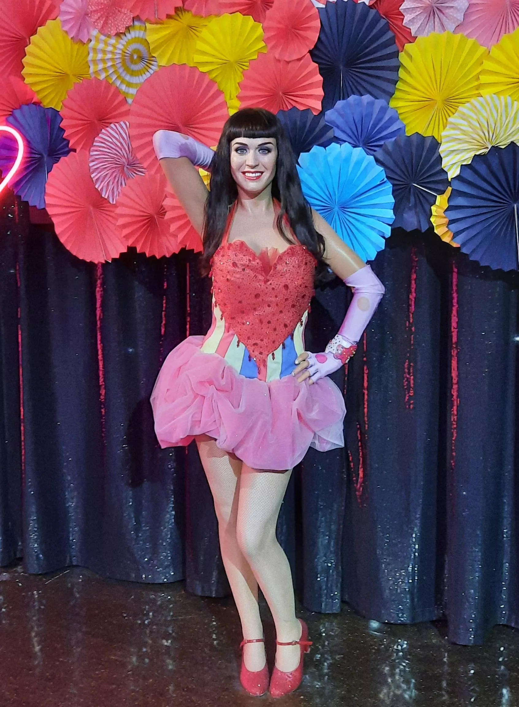 Vosková figurína speváčky Katy Perry
