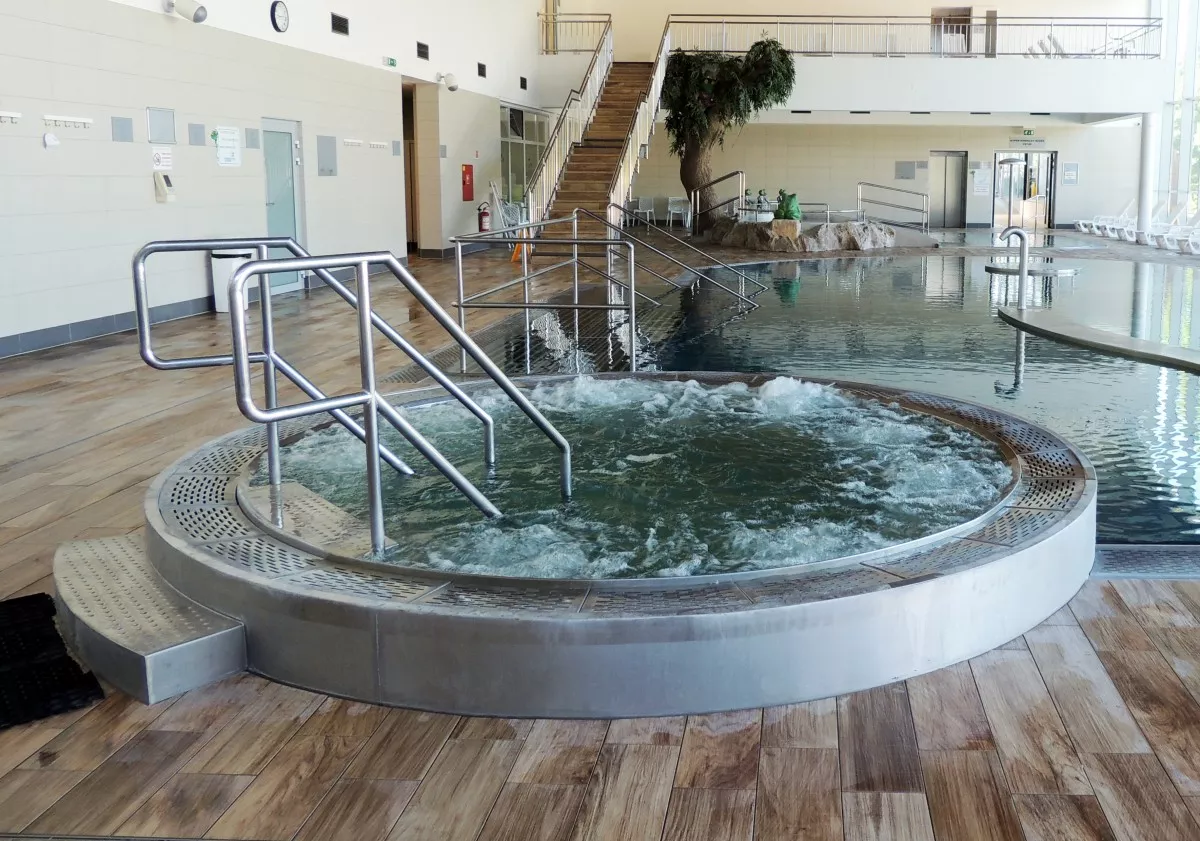 Virivy bazen v bazenovej hale