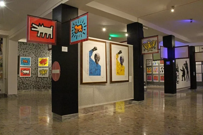 Muzeum Andyho Warhola - expozicia interier ulica